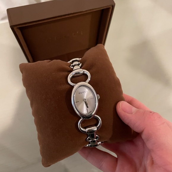 Women’s Authentic Gucci Watch - Picture 2 of 4